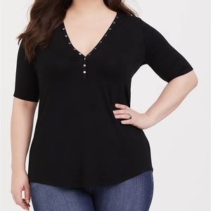 TORRID Super Soft Snap Detail Henley Top EUC
